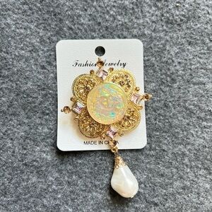 Vintage style European‎ Court Relief Beauty Head Brooch, Elegant Luxury Brooch